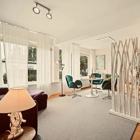 Louise 50 M Zum Apartment *